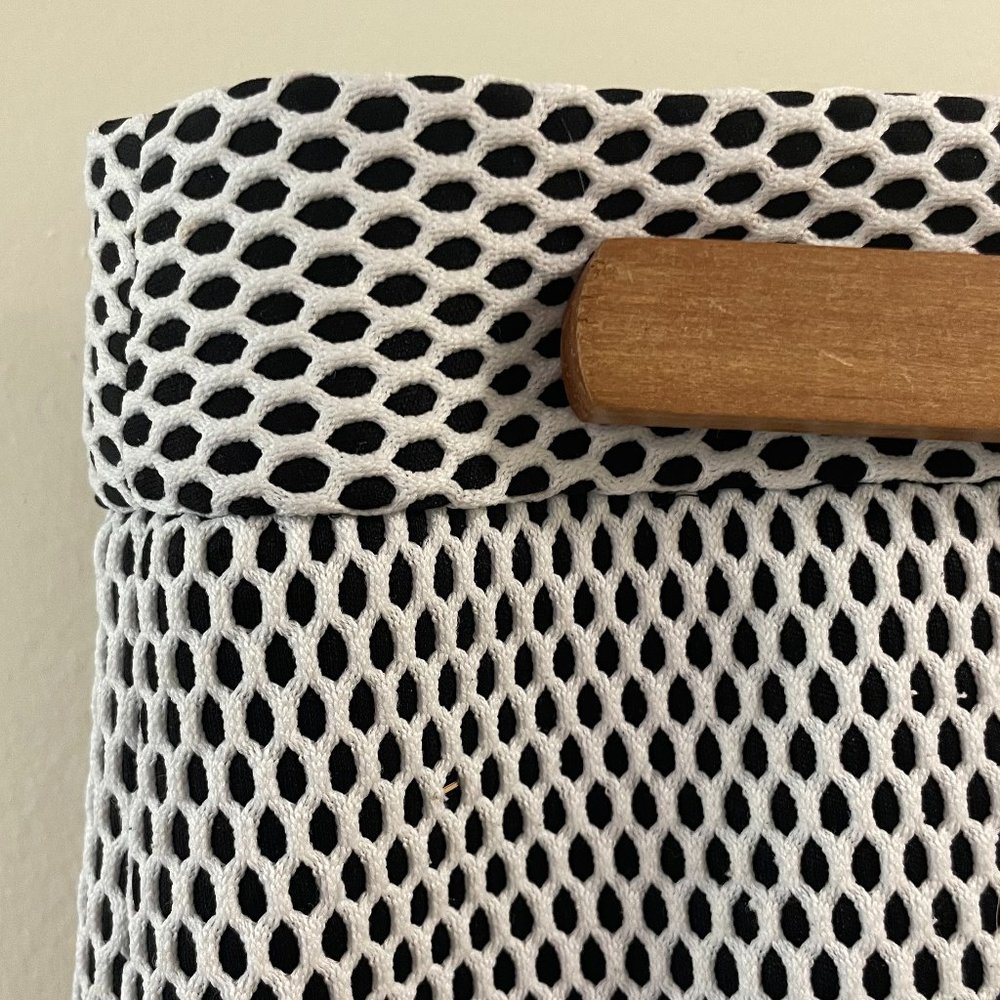 Textured patterned pencil skirt - size 12 - stretchy!
